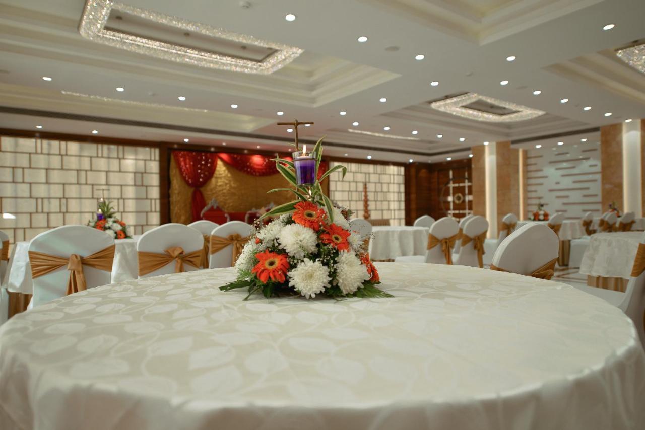 Krishna Palace Hotel Mumbai Exterior foto