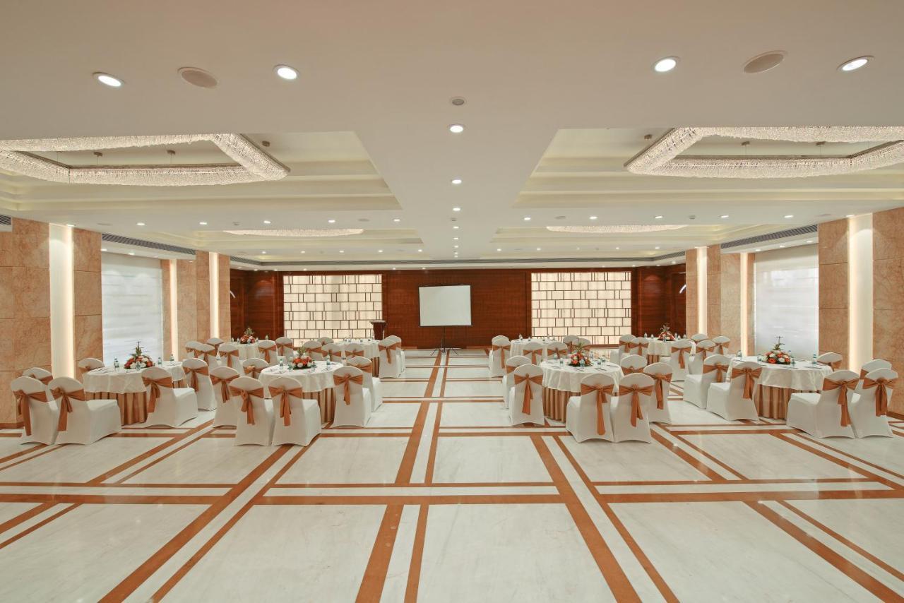 Krishna Palace Hotel Mumbai Exterior foto